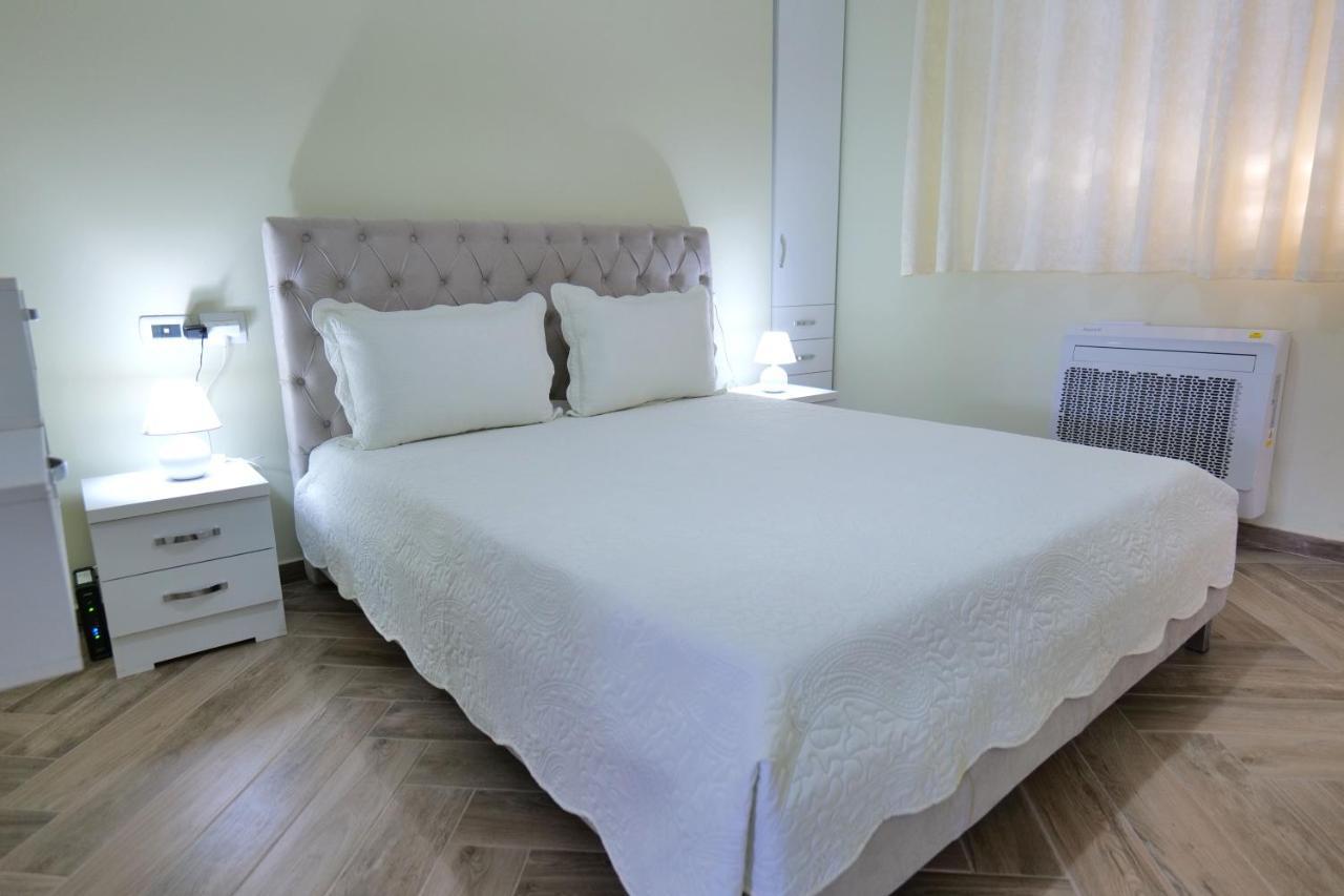 Kosta Apartments Саранда Екстер'єр фото